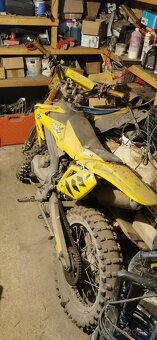 Predám moto 250 replika suzuki + výstroj - 7