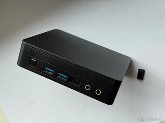 Asus Intel NUC - 7