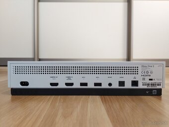 Xbox One S 1TB - 7