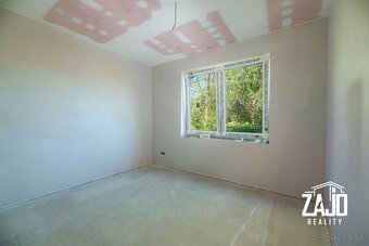 4 - IZBOVÝ RD TUCHYŇA V KRÁSNOM PROSTREDÍ BIELYCH KARPÁT - 7