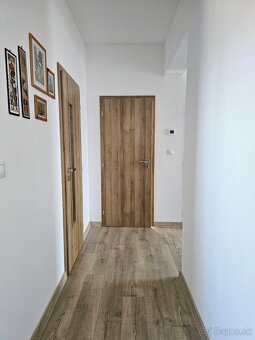 Na predaj moderný 4-izbový bungalov s presklenou terasou - 7
