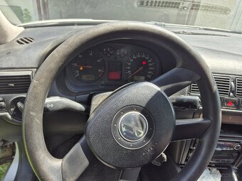 Predám VW GOLF 1,9 TDI,85kW/115koní - r.v. 3/2000 - 7