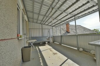 Ponúkame na predaj rodinný dom s garážou a veľkým pozemkom v - 7