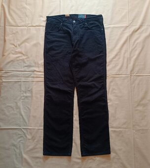 Wrangler čierne menčestrové nohavice široké rovné - 7
