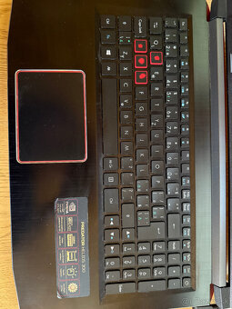 Acer Predator Helios 300 Obsidian Black kovový - 7