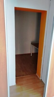 Zariadená klimatizovaná dvojkancelária s príručným skladom - 7