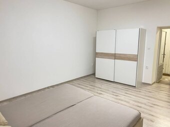 Prenájom obchodného priestoru plus bytu - Piešťany - 7