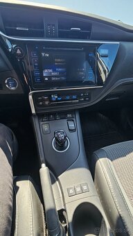 Toyota Auris Hybrid touring sport kombi - 7
