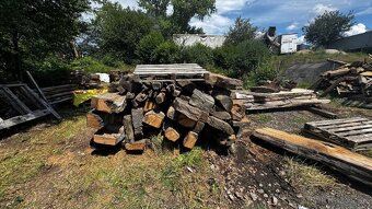 Dubové ručne kresané hranoly z drevenice - 7