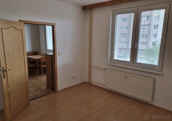 Priestranný 3-izbový byt s loggiou v centre Senca – ideálny - 7