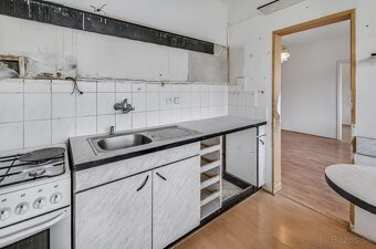 NA PREDAJ 2-IZBOVÝ BYT, PÔVODNÝ STAV, VEĽKÁ LOGGIA, KARLOVKA - 7