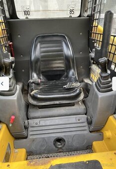 Šmykovy nakladač komatsu sk07j - 7
