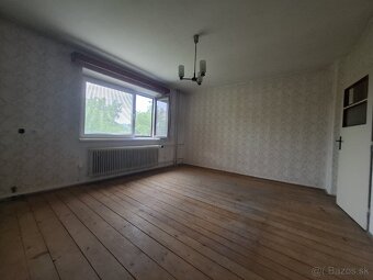 Rodinný dom s veľkým pozemkom na predaj - 7