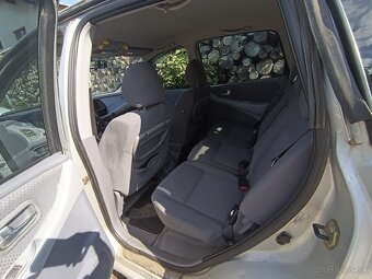 Nissan Almera Tino - 7