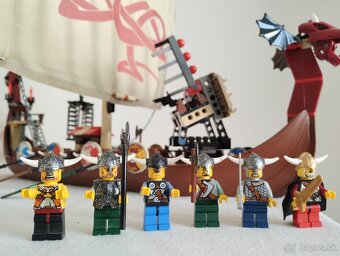 LEGO 7018 Viking Ship challenges the Midgard Serpent - 7