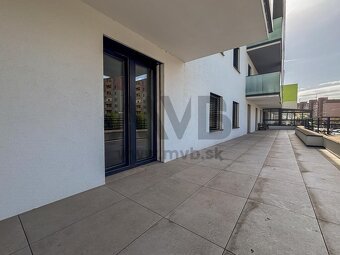 Priestranný 3-izbový byt s veľkou terasou v Star Residence - 7