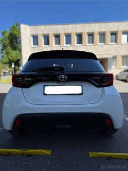 predám toyotu yaris hybrid - 7