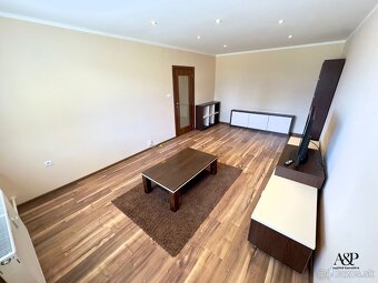 KOMPLETNE REKONŠTRUOVANÝ 3 IZB. BYT S LOGGIOU, 68M2, HOLLÉHO - 7