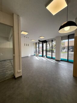 Reprezentatívny obchodný priestor v novostavbe v centre mest - 7