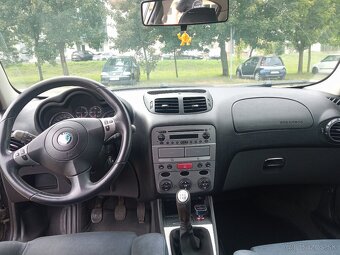 Predám Alfa Romeo 147 1.6 benzín 77kw - 7