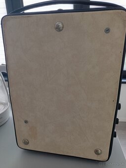 Starý gramofón a platne - 7