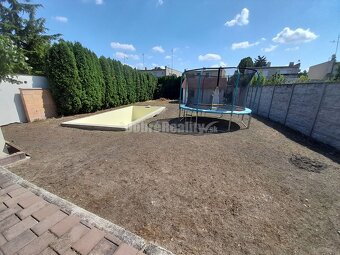 4 izbový Rodinný dom s bazénom neďaleko centra v Nových Zámk - 7
