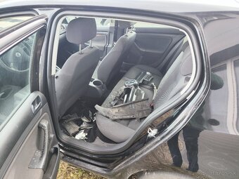 VW Golf 1,4 16V benzín 55 KW - 7