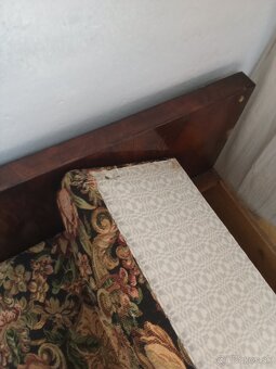 Predám set postel, 2x kreslo a 2x taburet - 7