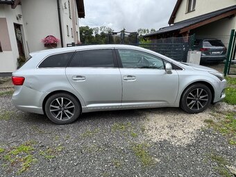 Predám Toyota Avensis combi 2,0 diesel - 7