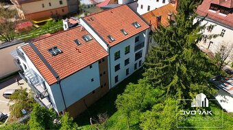 Byty na Hornej - Podkrovný 3-izbový byt v centre Banskej By - 7