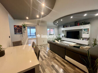 Na predaj pekný veľkometrážny 3 izbový byt s garážou na ul.  - 7