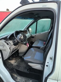 Renault Trafic 6 miest havarované - 7