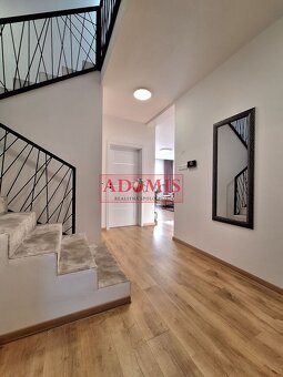 ADOMIS - predám moderný 5izbový RD v Košiciach, predzáhradka - 7