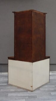 Vitrína rohová starožitná . - 7