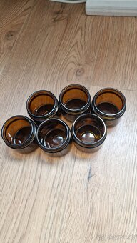 Sklenene hnedé pohare uzatvaracie - 7