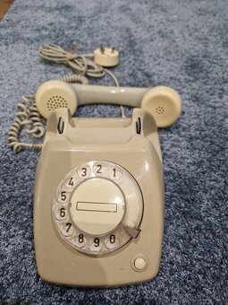 Retro telefóny - 7