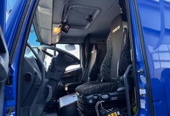 IVECO EUROCARGO 180E30 hakový naťahovák s hydraulickou rukou - 7