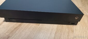 Xbox one x - 7