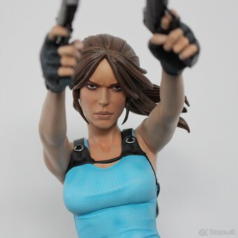 Tomb Raider: Lara Croft socha 1/4 - 7