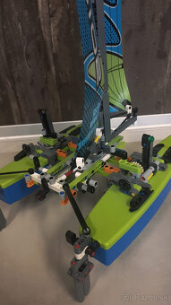 Lego Technic 42105 - Katamarán TOP stav - 7