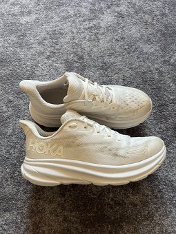 20x Dámské běžecké sportovní boty Hoka - 7