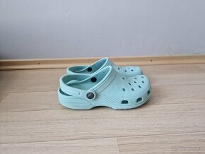 Crocs - 7