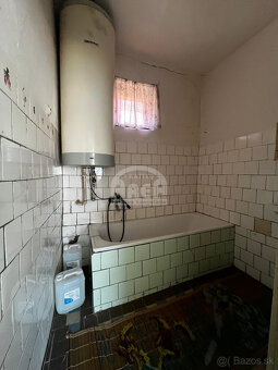 Vidiecky rodinný domček v obci Husák - 7