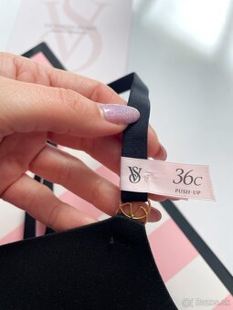 Victoria’s Secret bezkosticova čierna push-up podprsenka - 7