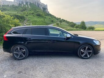 Volvo V60 D4 R-Design Automat - 5 válec - 7