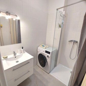 Na prenájom 2izb, Košická, 60m2, p.1./4, po rekonštrukcii, i - 7