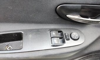 Lancia Ypsilon 1.2 2013 Predám ZADNÝ NÁRAZNÍK, DVERE, MOTOR - 7