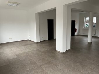 Prenájom priestorov v polyfunkčnom objekte v Snine - 7