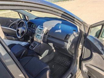 Toyota Corolla Verso - 7