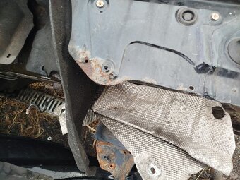 Audi A4 B8 kombi ľavý zadný blatník 100€ - 7